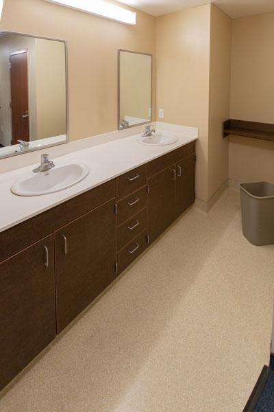 Single suite bathroom